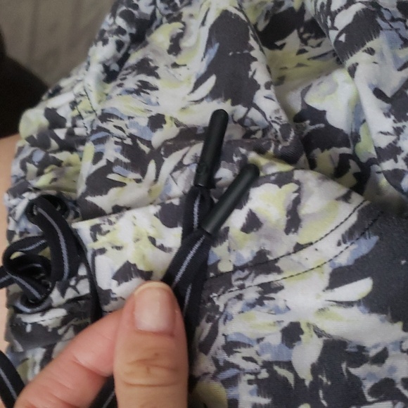 Lululemon Jet Crop Slim Luxtreme joggers size 6 - Picture 3 of 12